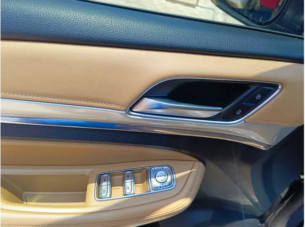 Car image 34