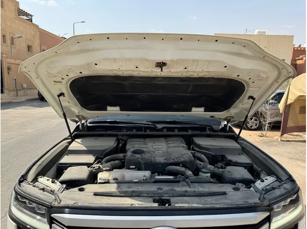 Car image 27