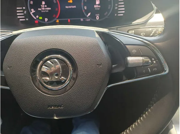 Car image 19