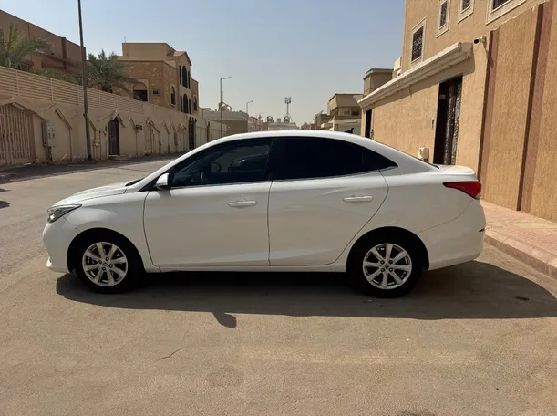 Car image 8