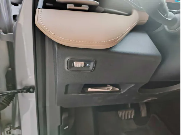 Car image 35