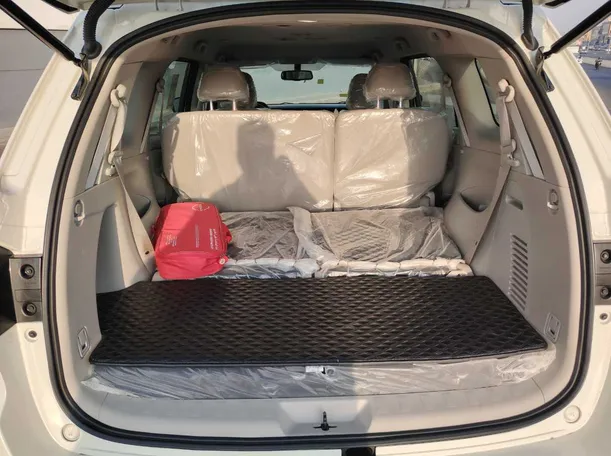 Car image 25
