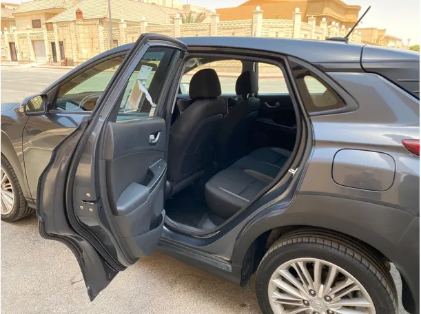 Car image 12