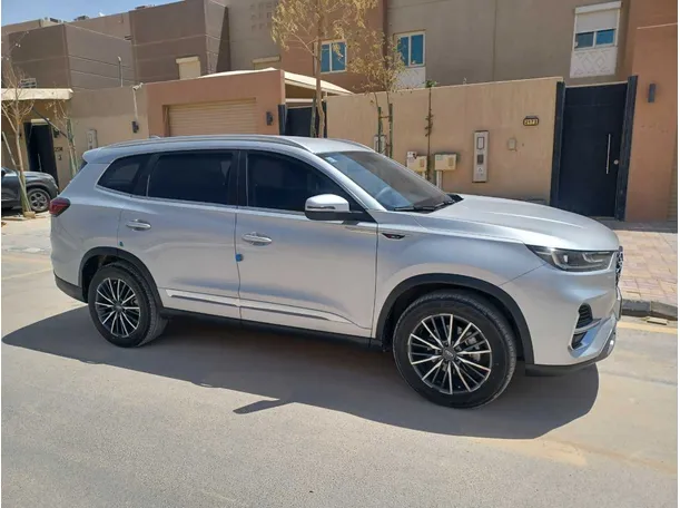Car image 4