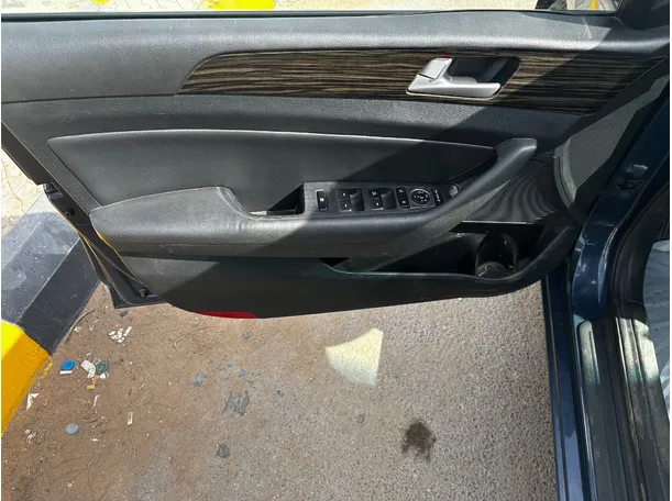 Car image 26