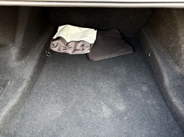 Car image 25