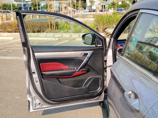 Car image 11
