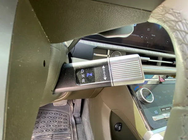 Car image 27