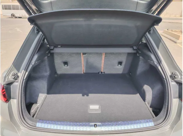 Car image 23