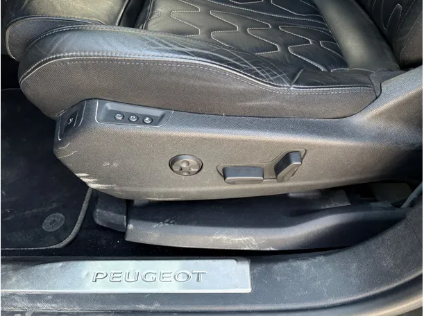 Car image 27