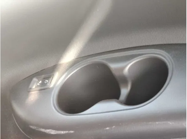 Car image 40
