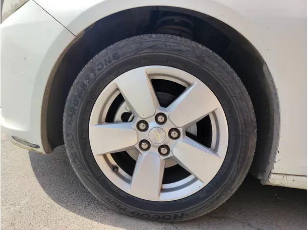 Car image 10