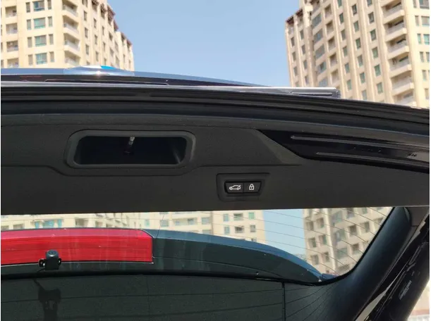 Car image 27
