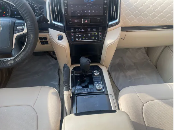 Car image 19