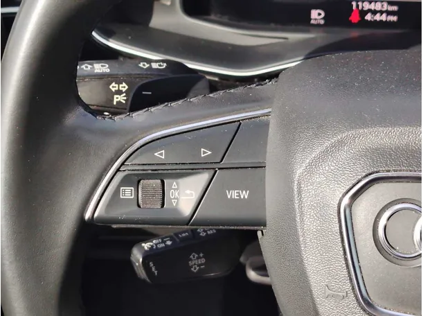 Car image 32