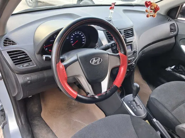 Car image 11