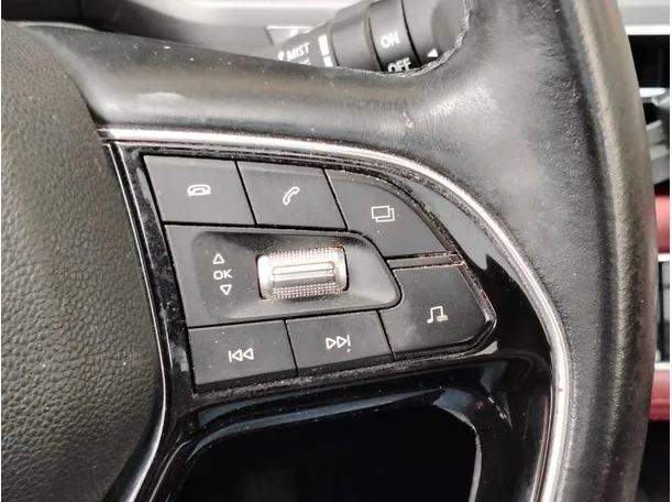 Car image 28