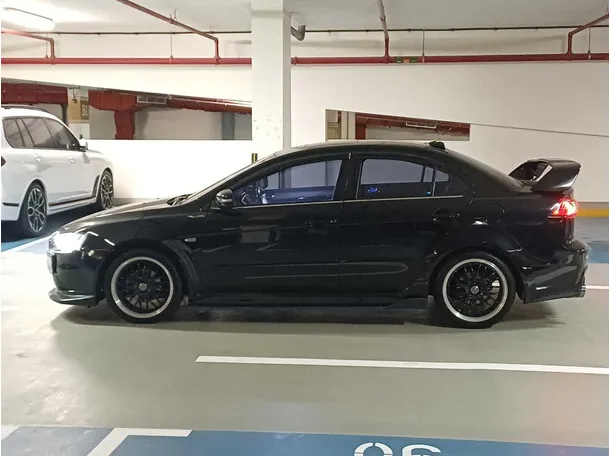 Car image 8