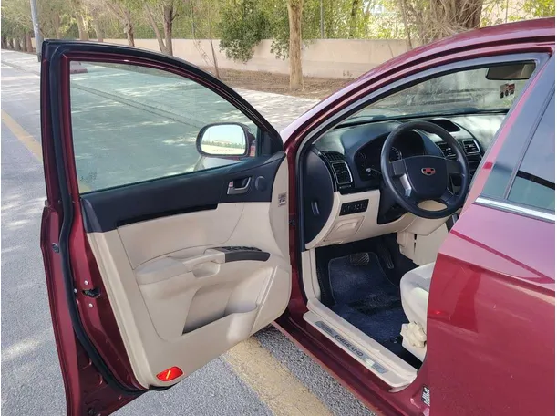 Car image 12