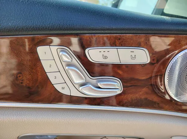 Car image 32