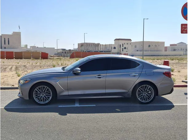 Car image 4