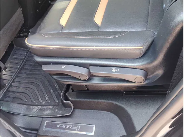 Car image 34