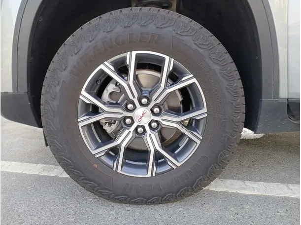 Car image 9