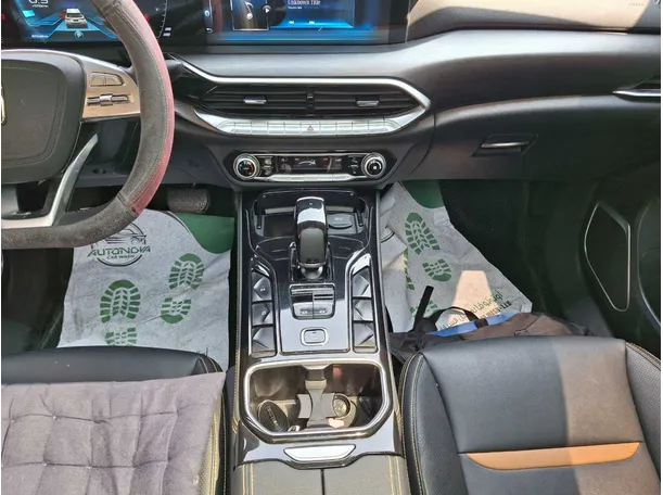 Car image 15