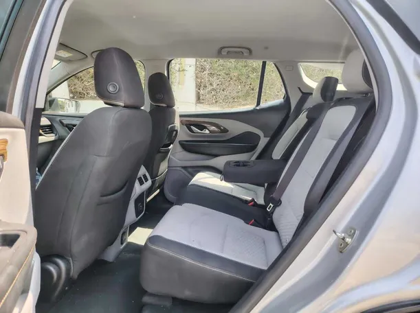 Car image 18