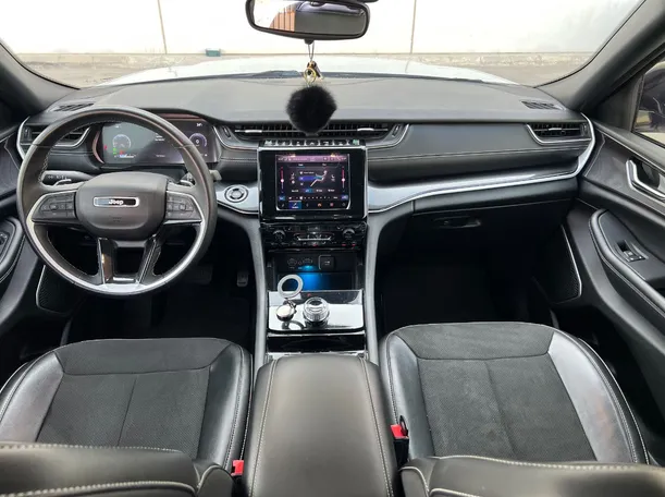 Car image 17