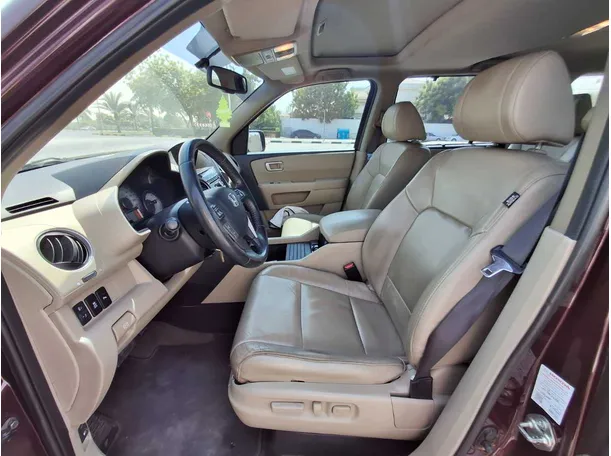Car image 12