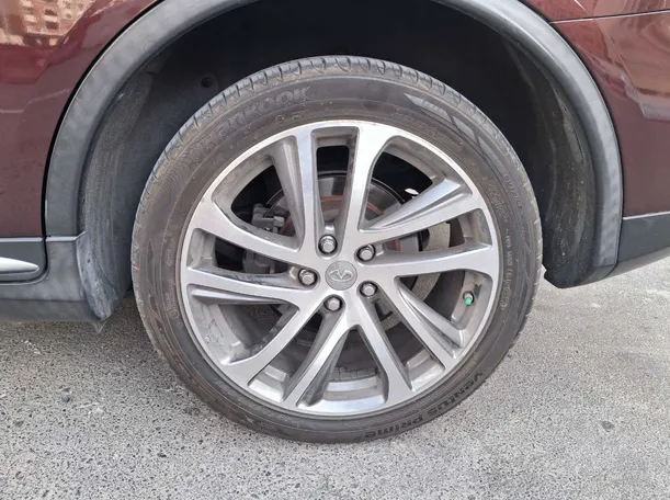 Car image 9