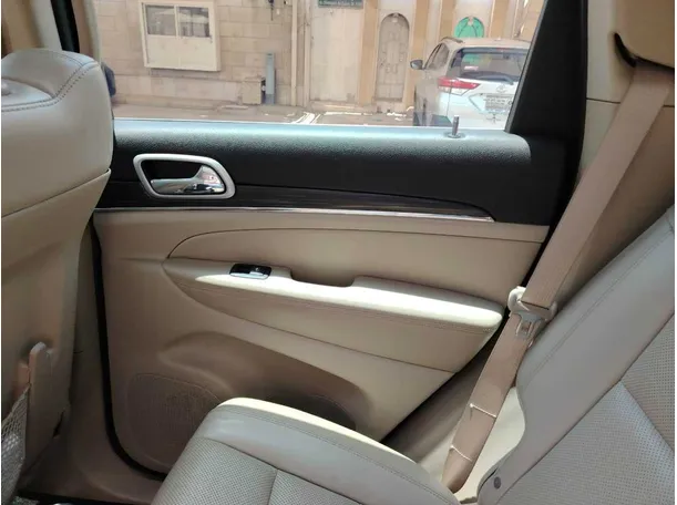 Car image 34