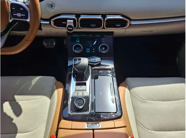 Car image 17