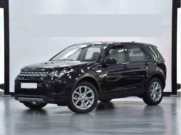 2018 Land Rover Discovery in UAE