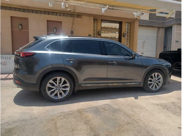 Car image 4