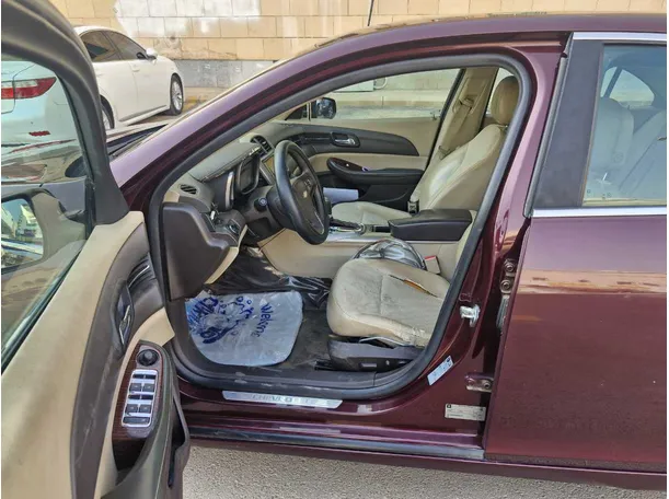 Car image 12