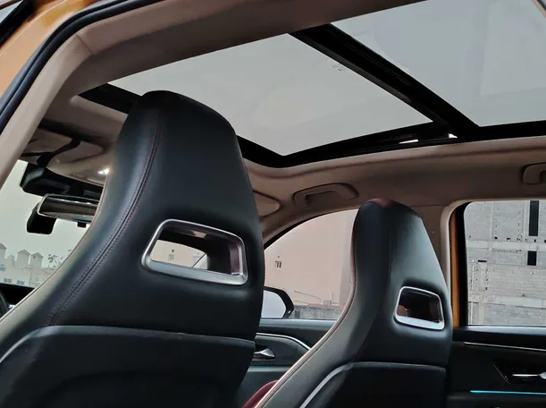 Car image 16