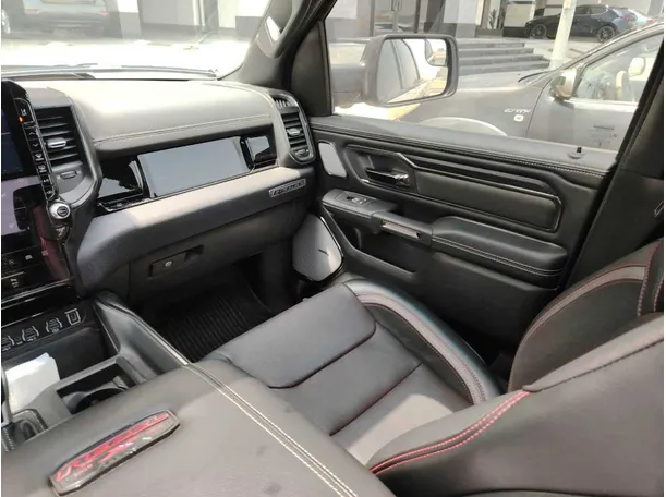Car image 37