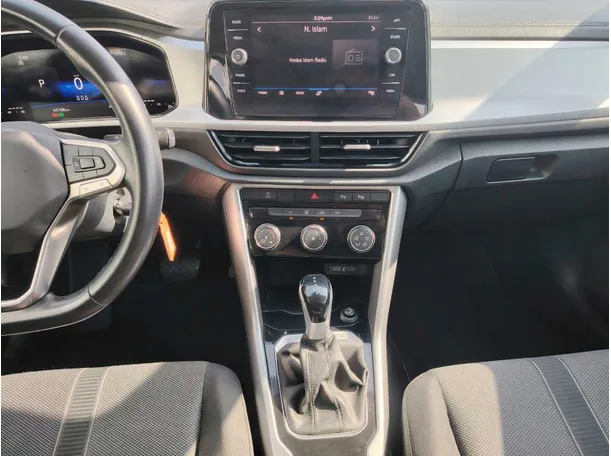 Car image 18