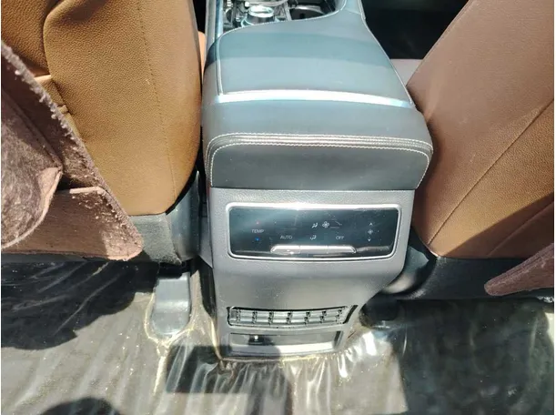 Car image 38