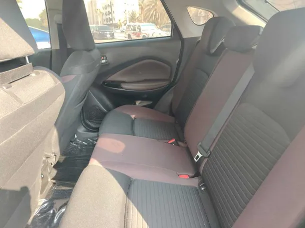 Car image 17