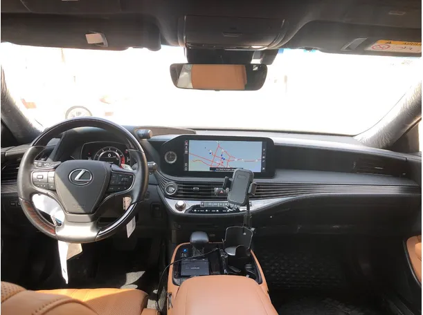 Car image 16