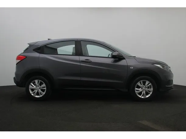 Car image 13