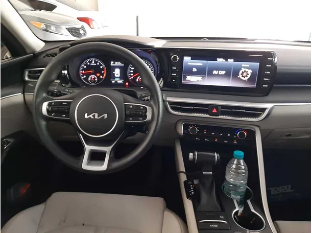Car image 15