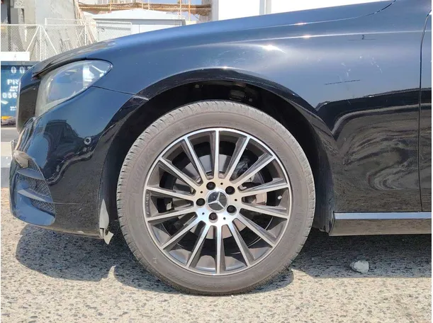 Car image 10