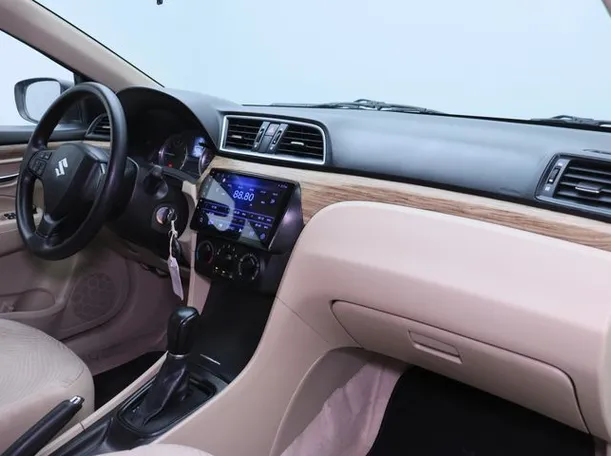 Car image 10