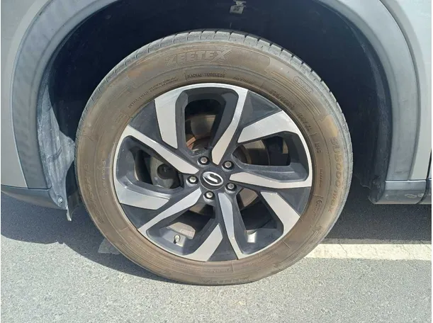 Car image 9