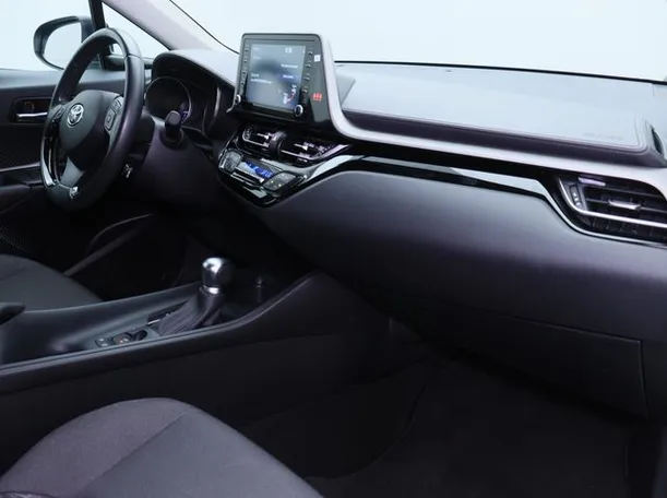 Car image 10