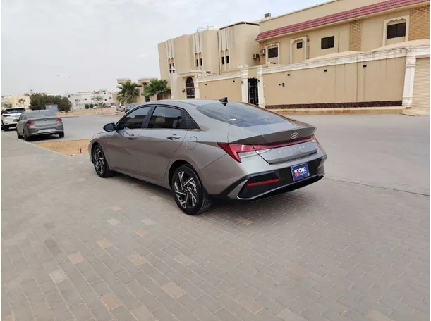Car image 7